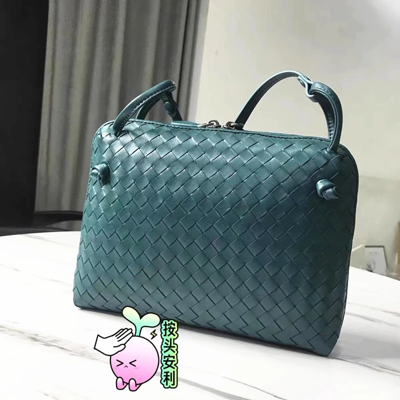 Women's Shoulder Bags Brand Luxury Real Leather Woven Convertible Diagonal Shell Messenger Bag Fashion Designer Handbag Wallets
Women's Shoulder Bags Brand Luxury Real Leather Woven Convertible Diagonal Shell Messenger Bag Fashion Designer Handbag Wallets
