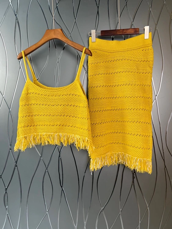 2022 new women fashion suit knitted hollow beard sling + hip slim skirt 617
2022 new women fashion suit knitted hollow beard sling + hip slim skirt 617