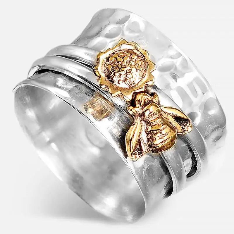 Simple and Fashionable Two-color Small Bee Flower Rotatable Ring Decompression Anxiety Ring for Women Girl Party Jewelry Gift
Simple and Fashionable Two-color Small Bee Flower Rotatable Ring Decompression Anxiety Ring for Women Girl Party Jewelry Gift
