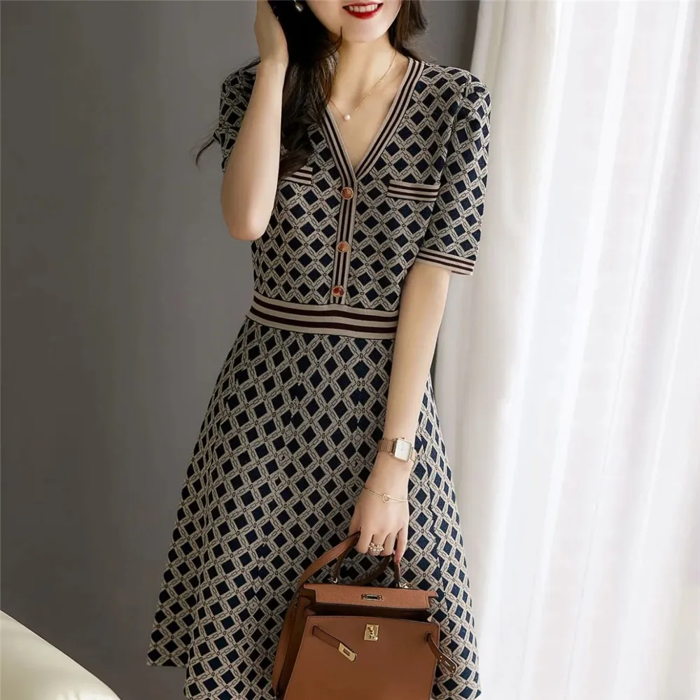 Plaid Dress Women Elegant Single-Breasted Autumn Winter Vintage High Quality Ladies Knitted Party Dresses Vestido Navidad Mujer
Plaid Dress Women Elegant Single-Breasted Autumn Winter Vintage High Quality Ladies Knitted Party Dresses Vestido Navidad Mujer
