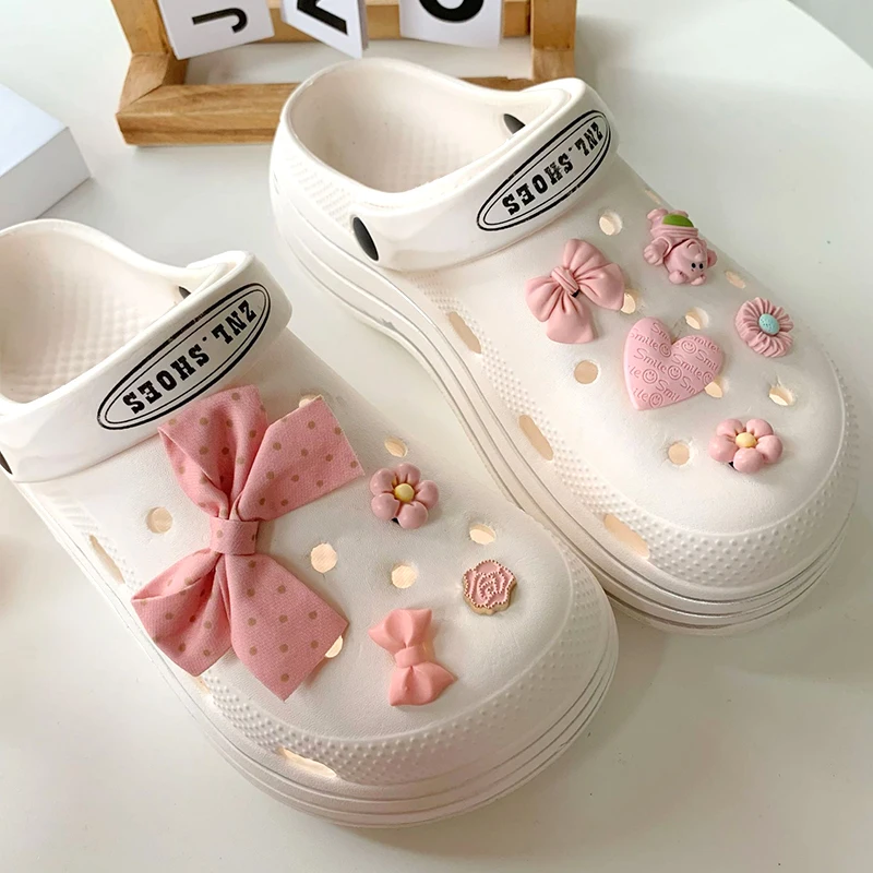 Дизайнерские подвески для Crocs, милые яркие розовые банты, цветы, сердце, Croc, Подвески, DIY украшения для сабо
Дизайнерские подвески для Crocs, милые яркие розовые банты, цветы, сердце, Croc, Подвески, DIY украшения для сабо