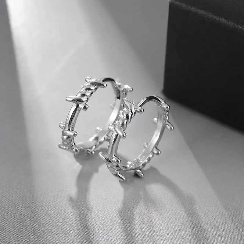Creative Design Thorns Plants Barbed Wire Hoop Earrings Ladies Girl Charm Unique Styling Jewelry Fashion Gifts
Creative Design Thorns Plants Barbed Wire Hoop Earrings Ladies Girl Charm Unique Styling Jewelry Fashion Gifts