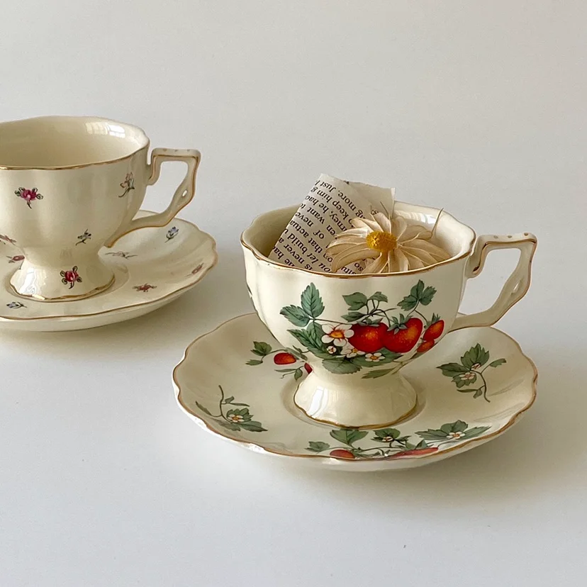 French Vintage Porcelain Strawberry Cup And Saucer British Court Exquisite Floral Tea Cup Set With Gold Trim Dessert Plate
French Vintage Porcelain Strawberry Cup And Saucer British Court Exquisite Floral Tea Cup Set With Gold Trim Dessert Plate