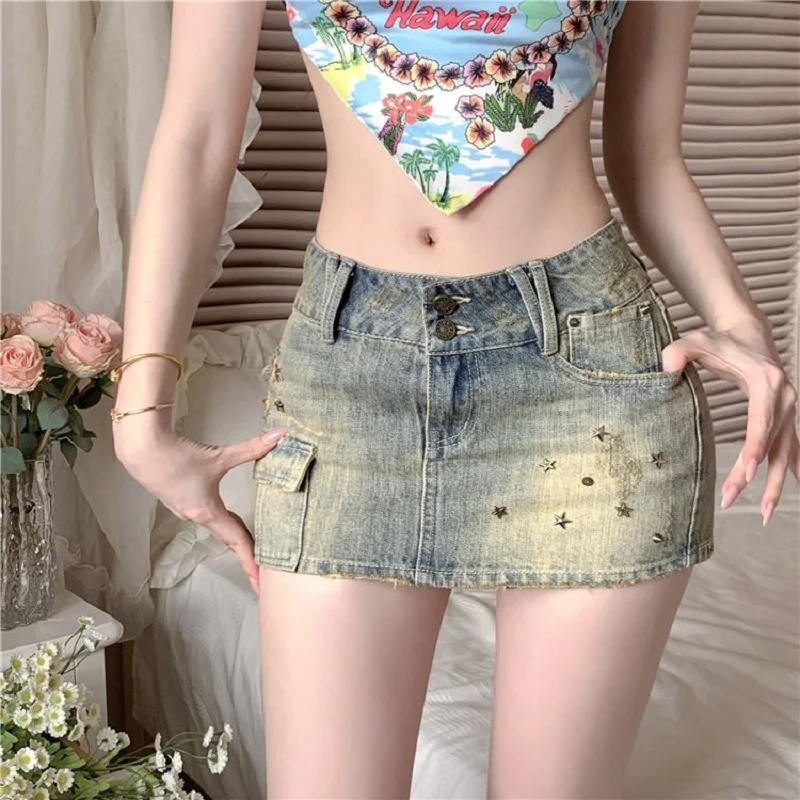 Супер сексуальная короткая джинсовая мини-юбка с заклепками винтажная Женская юбка 2023 модные джинсы с запахом одежда для ночного клуба Gyaru Y2k 
Супер сексуальная короткая джинсовая мини-юбка с заклепками винтажная Женская юбка 2023 модные джинсы с запахом одежда для ночного клуба Gyaru Y2k