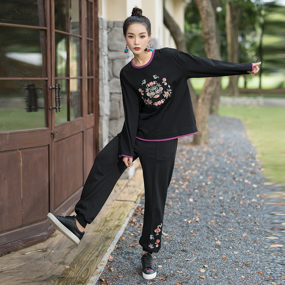 2023 autumn chinese traditional round neck qipao top women casual blouse women exquisite long sleeve embroidery hanfu shirts
2023 autumn chinese traditional round neck qipao top women casual blouse women exquisite long sleeve embroidery hanfu shirts