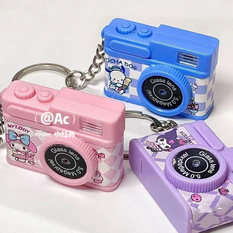 Kawaii Sanrios аксессуары брелок kuromi My Melody Cinnamoroll мультяшная модель камеры красота рюкзак украшение подарки для девочек
Kawaii Sanrios аксессуары брелок kuromi My Melody Cinnamoroll мультяшная модель камеры красота рюкзак украшение подарки для девочек