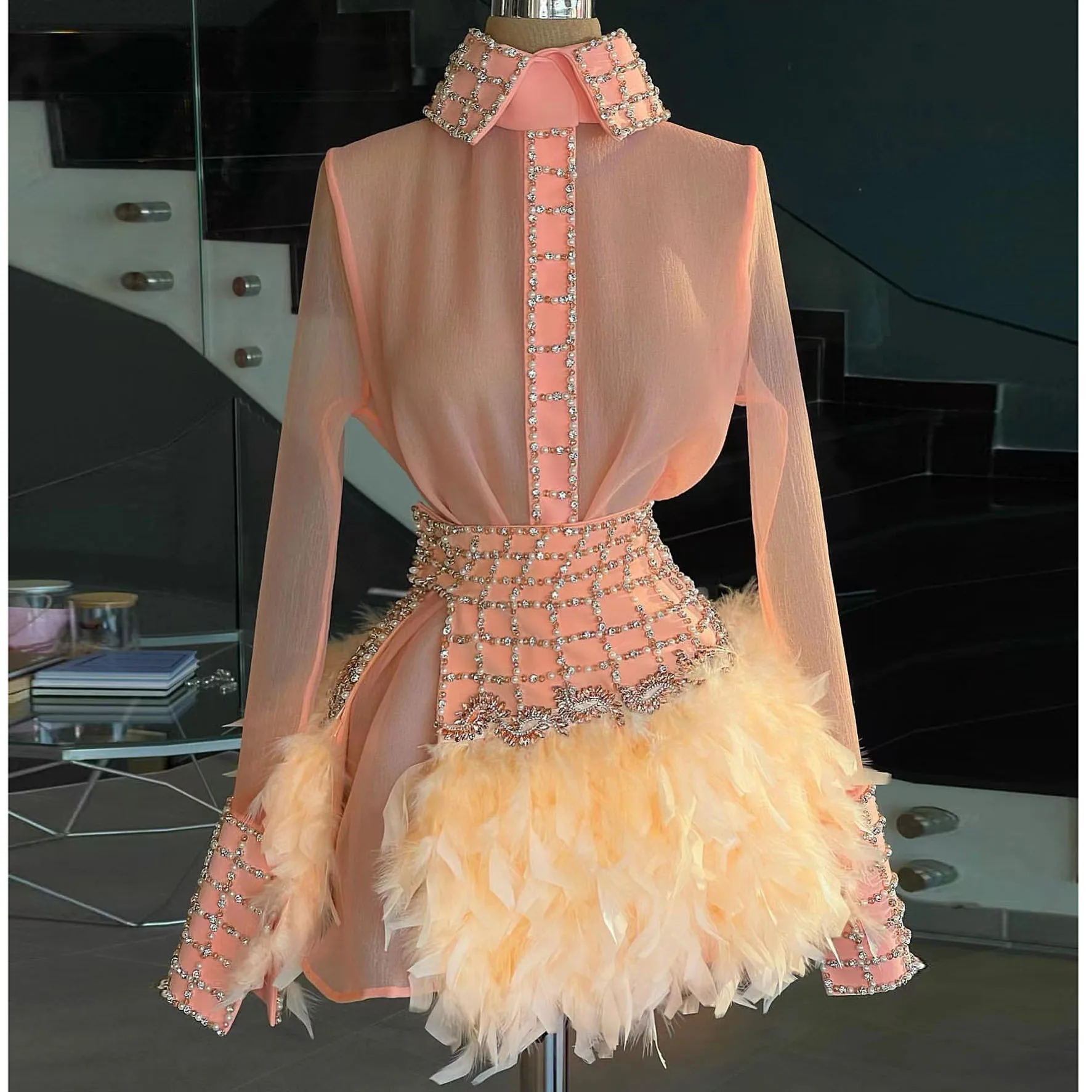Luxury Mini Cocktail Dresses Beading Sequined Long Sleeve High Neck Feathers Evening Club Sexy Prom Gown Robe De Soirée Femme
Luxury Mini Cocktail Dresses Beading Sequined Long Sleeve High Neck Feathers Evening Club Sexy Prom Gown Robe De Soirée Femme