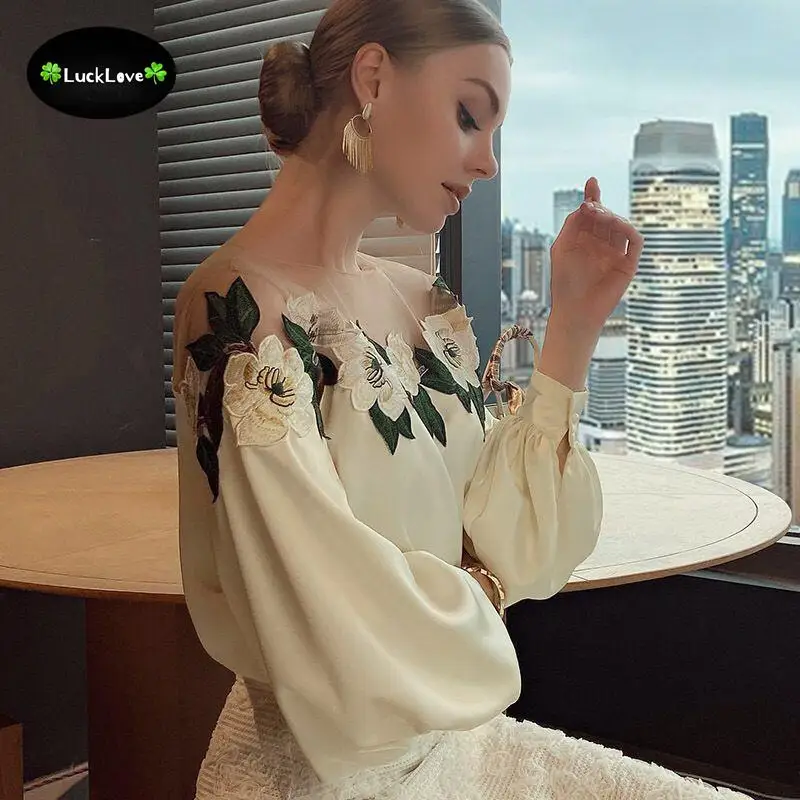 Hot Banquet Hollow Out Embroidery Shirt Women Spring Autumn Long Sleeve Aplique Elegant Lace Spliced Dating Satin Silk Blouse
Hot Banquet Hollow Out Embroidery Shirt Women Spring Autumn Long Sleeve Aplique Elegant Lace Spliced Dating Satin Silk Blouse