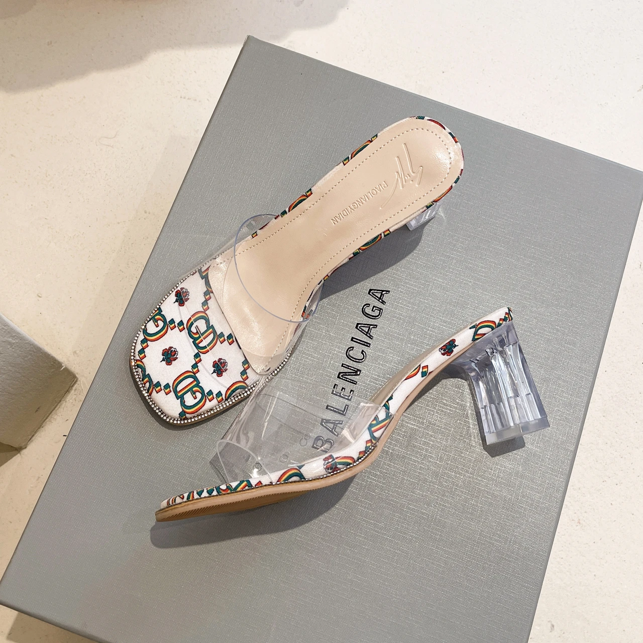 Transparent Plastic Crystal Square Heel Women's Sandals Summer New Open Toe Square Toe Casual Slippers for Women Slides 2022 
Transparent Plastic Crystal Square Heel Women's Sandals Summer New Open Toe Square Toe Casual Slippers for Women Slides 2022