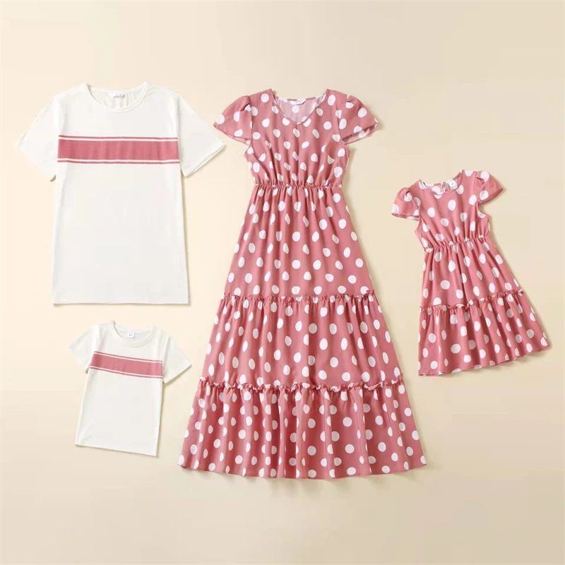 2022 Summer Family Matching Outfits Look Polka Dot Mother Daughter Dresses Mommy and Me Clothes Short Sleeve Father Son T-Shirts
2022 Summer Family Matching Outfits Look Polka Dot Mother Daughter Dresses Mommy and Me Clothes Short Sleeve Father Son T-Shirts