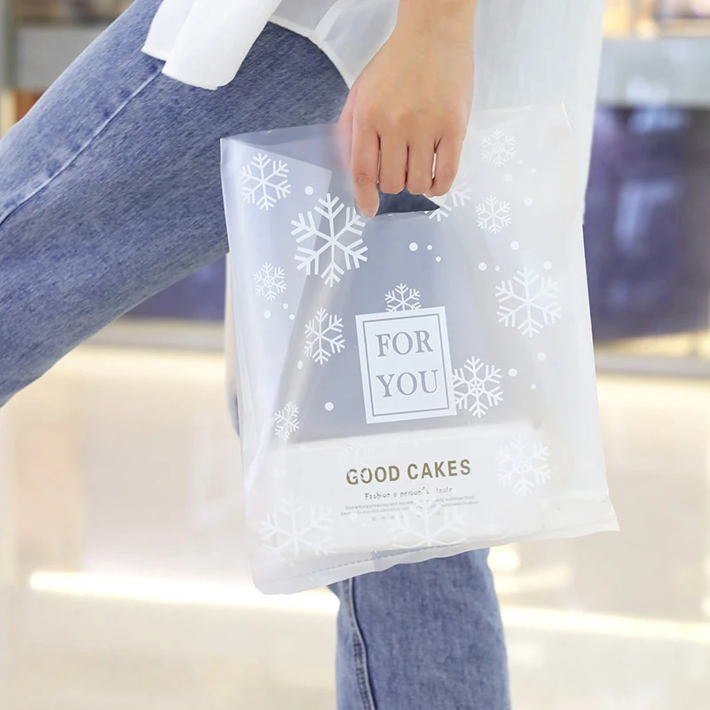 50Pcs Plastic Frosted Snowflake Pattern Gift Packaging Bag With Handle,3 Sizes Large Shopping Bag,Candy Cake Wrapping Bags
50Pcs Plastic Frosted Snowflake Pattern Gift Packaging Bag With Handle,3 Sizes Large Shopping Bag,Candy Cake Wrapping Bags