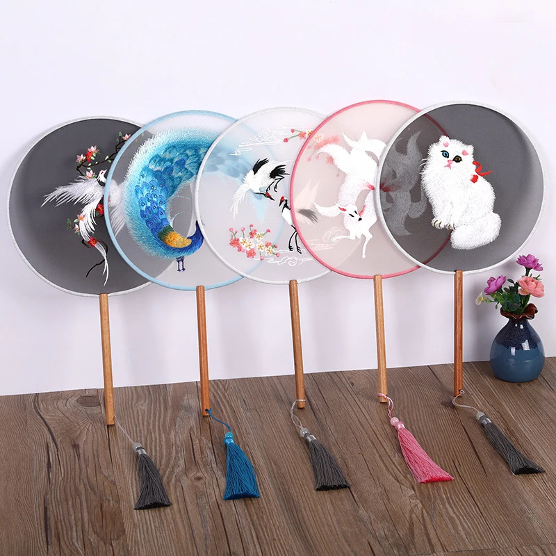 Home Decoration Fan Embroidery Antique Round Fan Catwalk Hanfu Photo Props Round Fan Palace Fan Small Fan Long Handle Dance Fan
Home Decoration Fan Embroidery Antique Round Fan Catwalk Hanfu Photo Props Round Fan Palace Fan Small Fan Long Handle Dance Fan