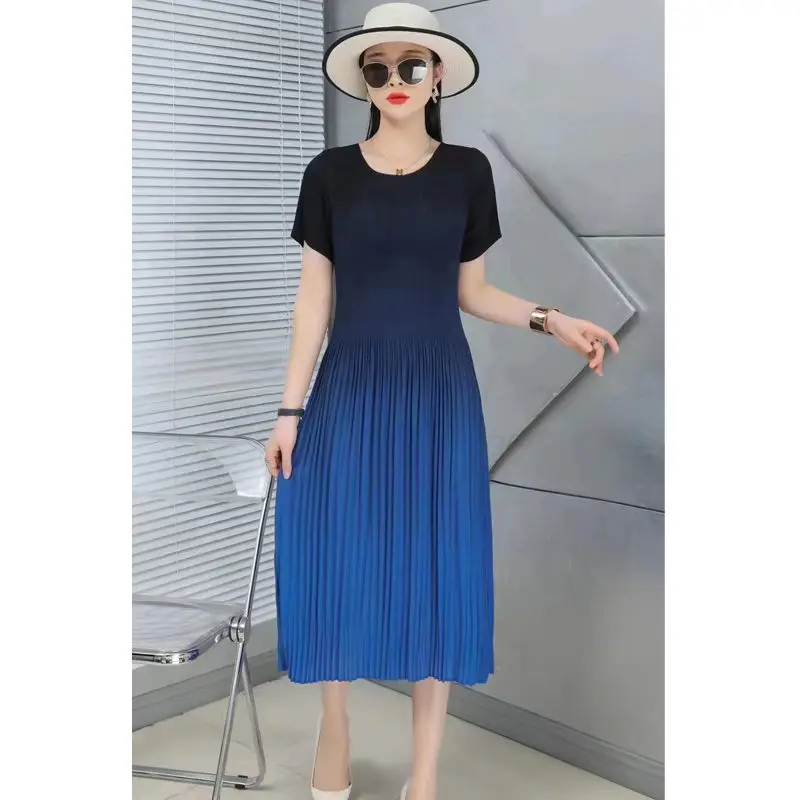 Pleated design sense gradient slim short-sleeved o neck dress 2022 fashion thin and age-reducing elastic dress women clothing
Pleated design sense gradient slim short-sleeved o neck dress 2022 fashion thin and age-reducing elastic dress women clothing