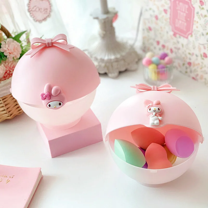 Kawaii Sanrioed Cinnamoroll Mymelody Kuromi Kt Cat Милая коробка для хранения с бантом настольная Пыленепроницаемая фотография подарок для девушек
Kawaii Sanrioed Cinnamoroll Mymelody Kuromi Kt Cat Милая коробка для хранения с бантом настольная Пыленепроницаемая фотография подарок для девушек