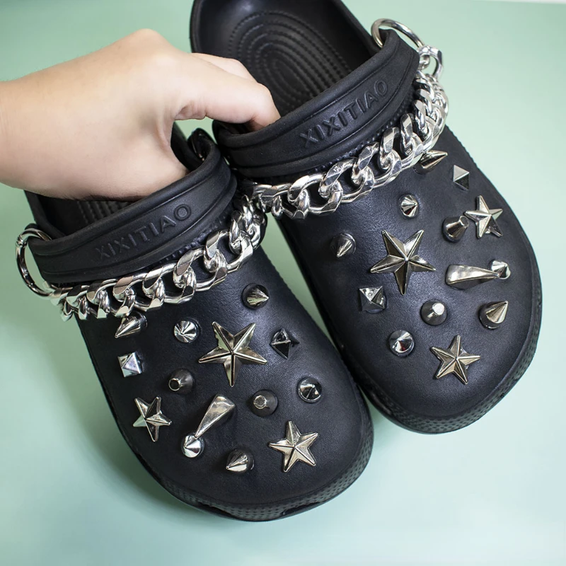 Luxury Metal DIY Croc Charms Designer Fashion Rivet Chain Garden Shoe Buckle Vintage Punk Croc Accessories Hot Sale All-match
Luxury Metal DIY Croc Charms Designer Fashion Rivet Chain Garden Shoe Buckle Vintage Punk Croc Accessories Hot Sale All-match