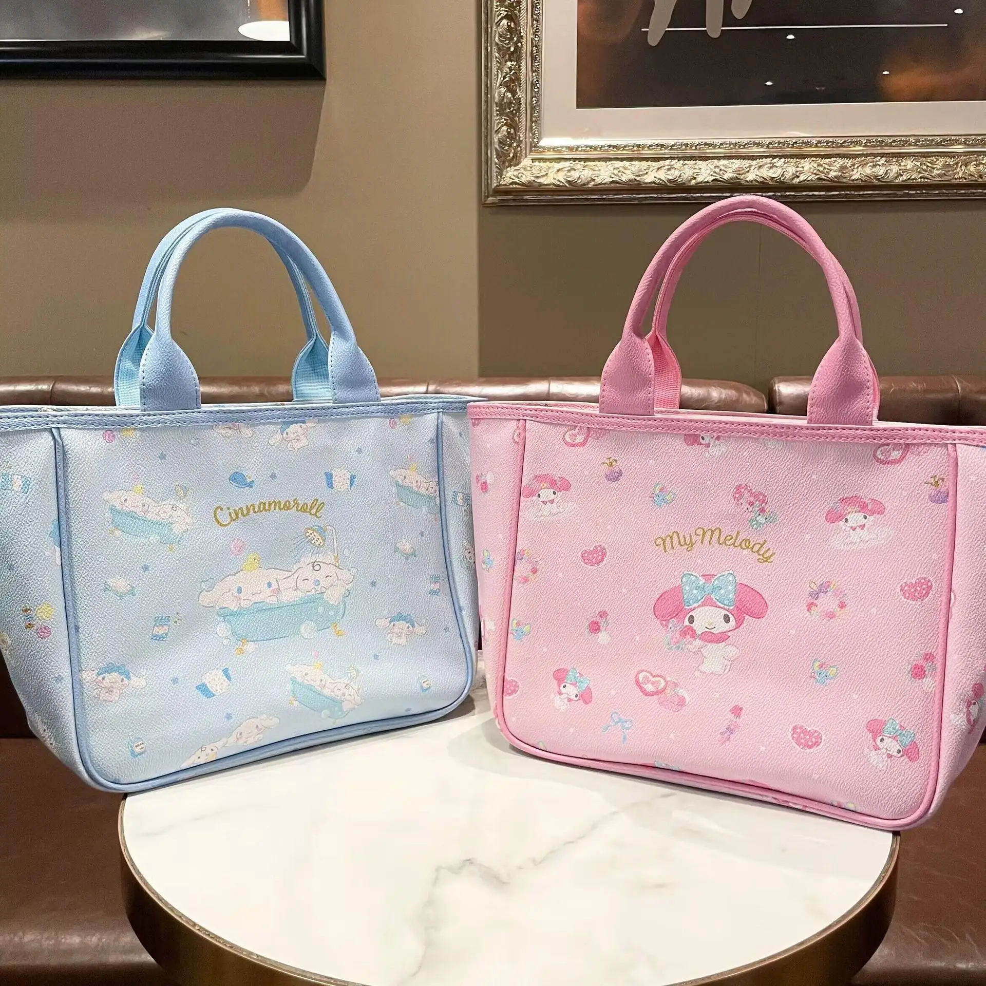2023 New Sanrio Cinnamoroll My Melody Kuromi Cartoon Cute Portable Pu Handbag Large Capacity Storage Bags Girl Gift
2023 New Sanrio Cinnamoroll My Melody Kuromi Cartoon Cute Portable Pu Handbag Large Capacity Storage Bags Girl Gift