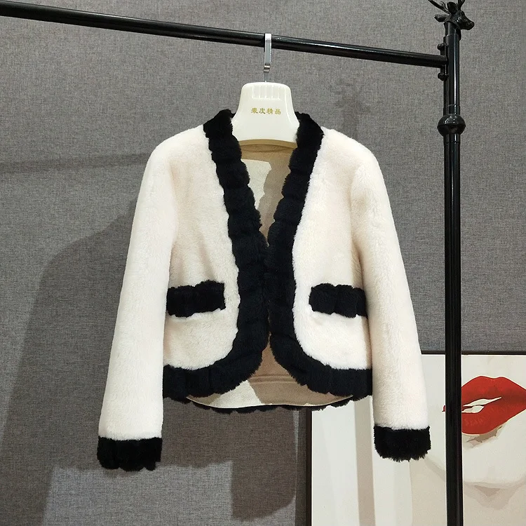 Autumn and Winter 2022 New Sheep Shearing Coat Granular Cashmere Coat Lamb Fur One Small Fragrant Short
Autumn and Winter 2022 New Sheep Shearing Coat Granular Cashmere Coat Lamb Fur One Small Fragrant Short