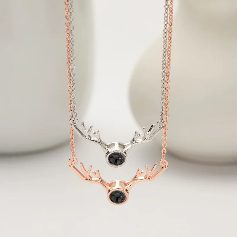 2pcs/set 100 Languages Projection I Love You Couple Necklace for Woman Men Simple Antler Pendant Necklace Lovers Jewelry Gifts
2pcs/set 100 Languages Projection I Love You Couple Necklace for Woman Men Simple Antler Pendant Necklace Lovers Jewelry Gifts