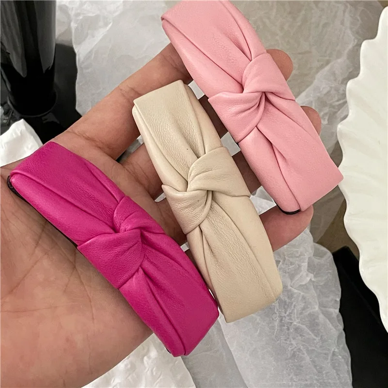 New Vintage Leather Hair Clips Rectangle Geometric PU Barrettes Solid Color Hairpins Korean Women Hair Accessories Side Pins
New Vintage Leather Hair Clips Rectangle Geometric PU Barrettes Solid Color Hairpins Korean Women Hair Accessories Side Pins