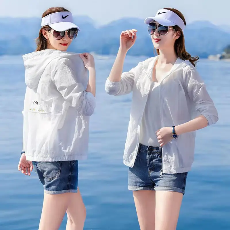 Daisy Embroidery Summer Sunscreen Clothing Fashion Women White Jackets 2022 Long Sleeve Coat Loose Oversized Hooded Jacket
Daisy Embroidery Summer Sunscreen Clothing Fashion Women White Jackets 2022 Long Sleeve Coat Loose Oversized Hooded Jacket