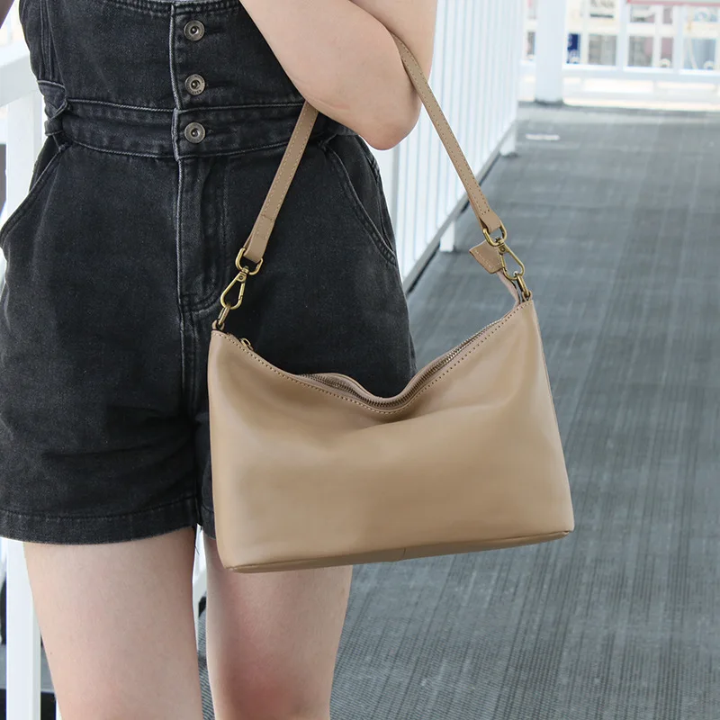 ROYAL BAGGER Korean Fashion Women Simple Shoulder Bag Soft Genuine Cow Leather Large Tote Bag Crossbody Purse
ROYAL BAGGER Korean Fashion Women Simple Shoulder Bag Soft Genuine Cow Leather Large Tote Bag Crossbody Purse