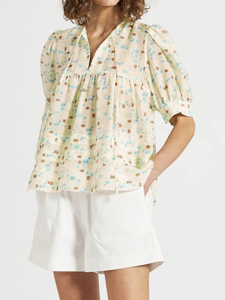 2022 New Floral Print Women Silk Cotton Top Short Puff Sleeve Loose Pleated Tops New Female Sweet Shirts
2022 New Floral Print Women Silk Cotton Top Short Puff Sleeve Loose Pleated Tops New Female Sweet Shirts