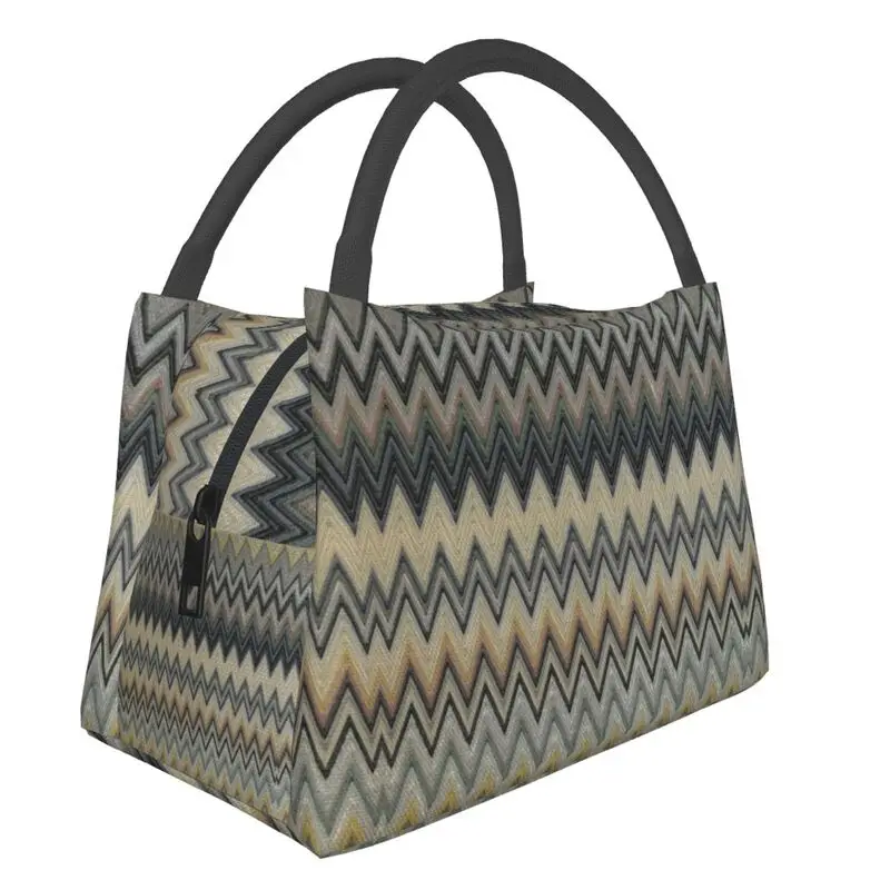 Hand-held insulated refrigerated lunch bag is portable, stylish and simple, suitable for picnics
Hand-held insulated refrigerated lunch bag is portable, stylish and simple, suitable for picnics