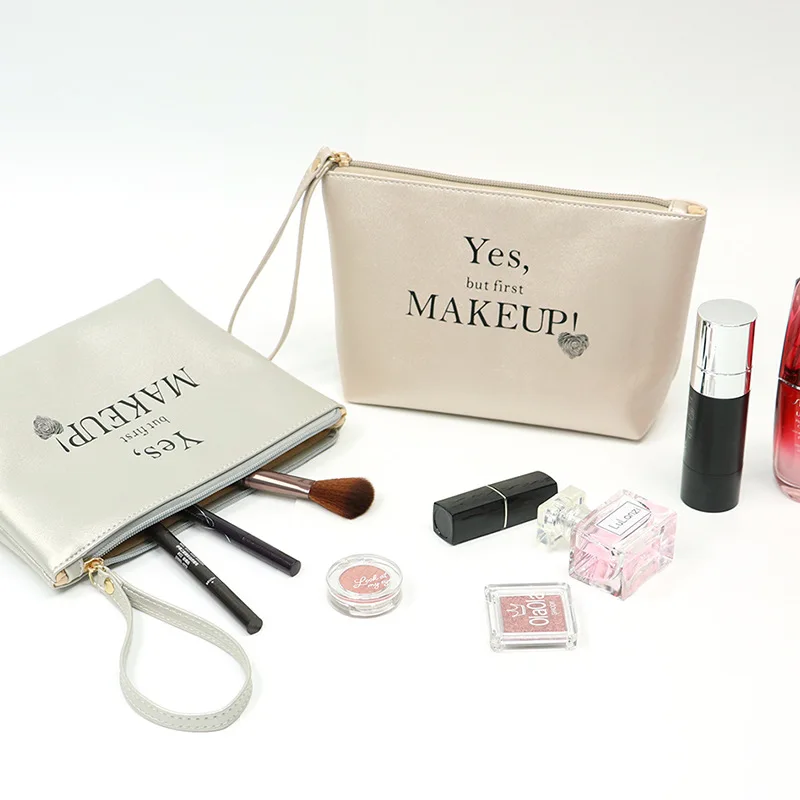 Leather makeup bag for women's high-end hand held zipper PU leather dinner bag for storing masks and cosmetics bag
Leather makeup bag for women's high-end hand held zipper PU leather dinner bag for storing masks and cosmetics bag