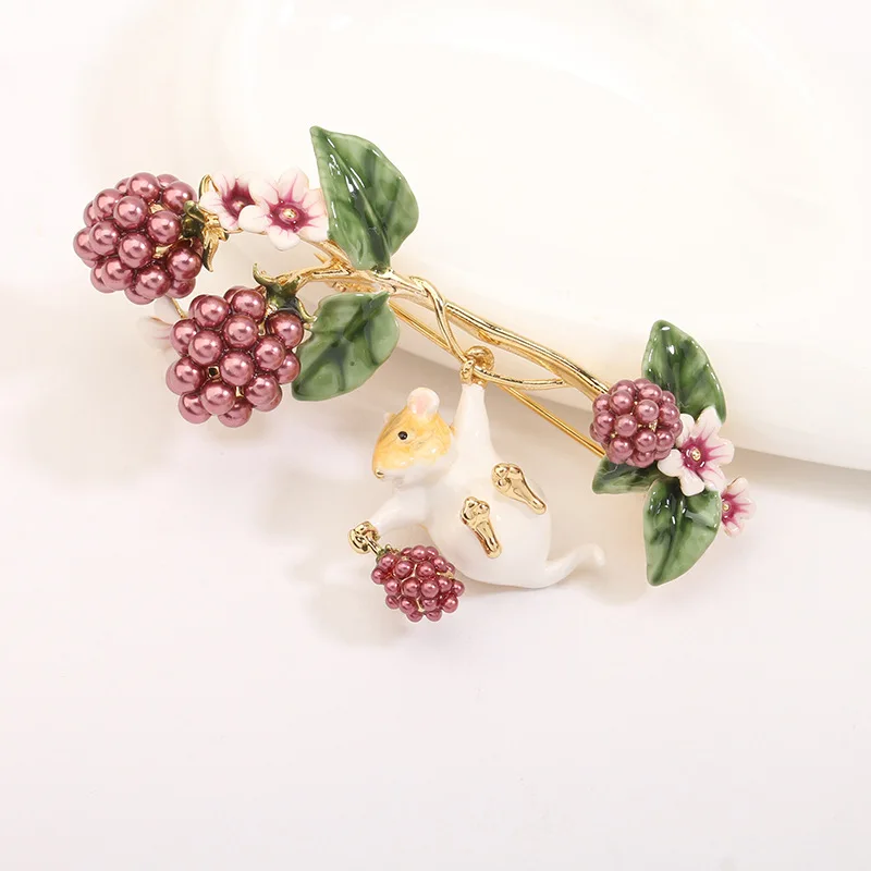 New Animal Series Cute Personality Temperament Hamster Mulberry brooch Hand-painted Enamel Glaze Design Pin Accessories
New Animal Series Cute Personality Temperament Hamster Mulberry brooch Hand-painted Enamel Glaze Design Pin Accessories