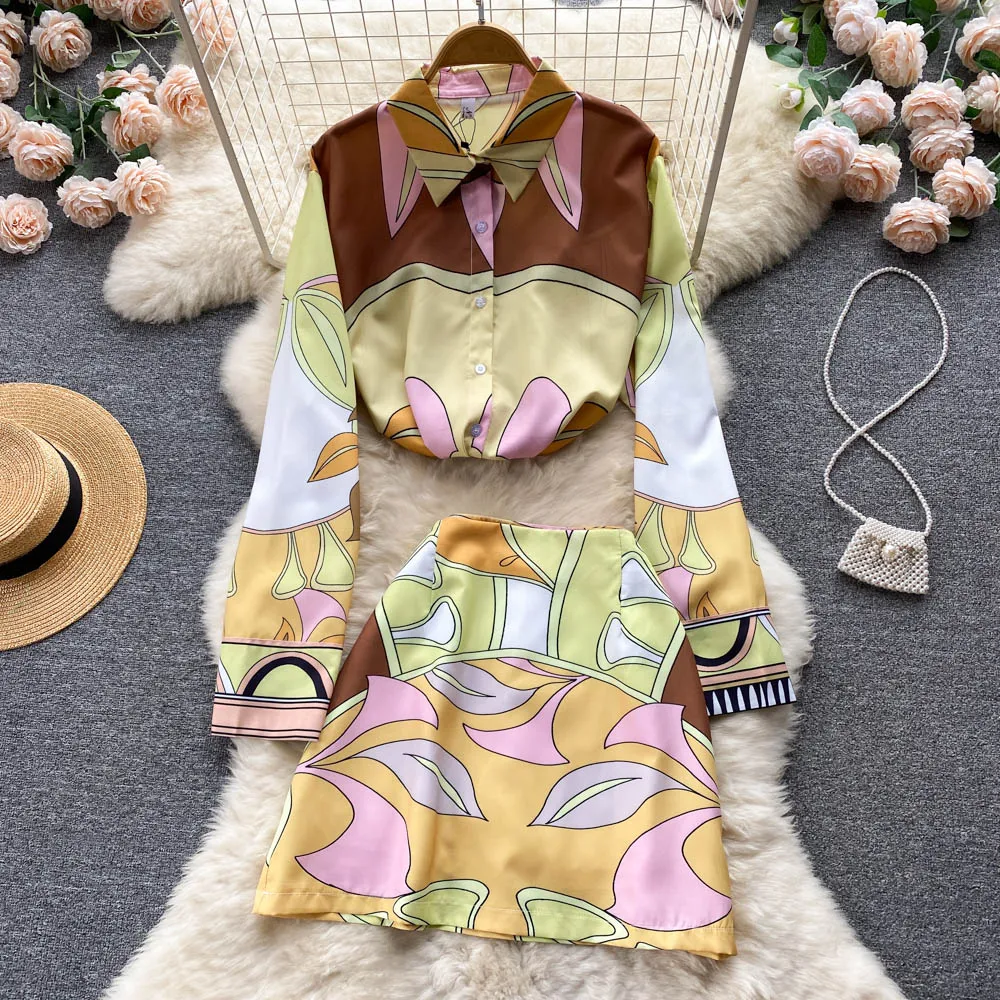 Temperament celebrity print suit women's loose single breasted long sleeved shirt high waist short skirt two piece set
Temperament celebrity print suit women's loose single breasted long sleeved shirt high waist short skirt two piece set