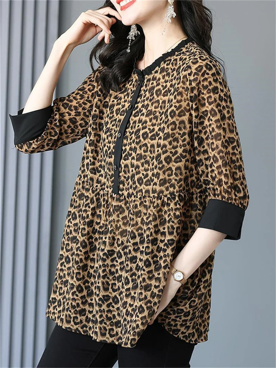 Блузка женская свободного покроя с полурукавом, круглым вырезом и леопардовым принтом 
Блузка женская свободного покроя с полурукавом, круглым вырезом и леопардовым принтом