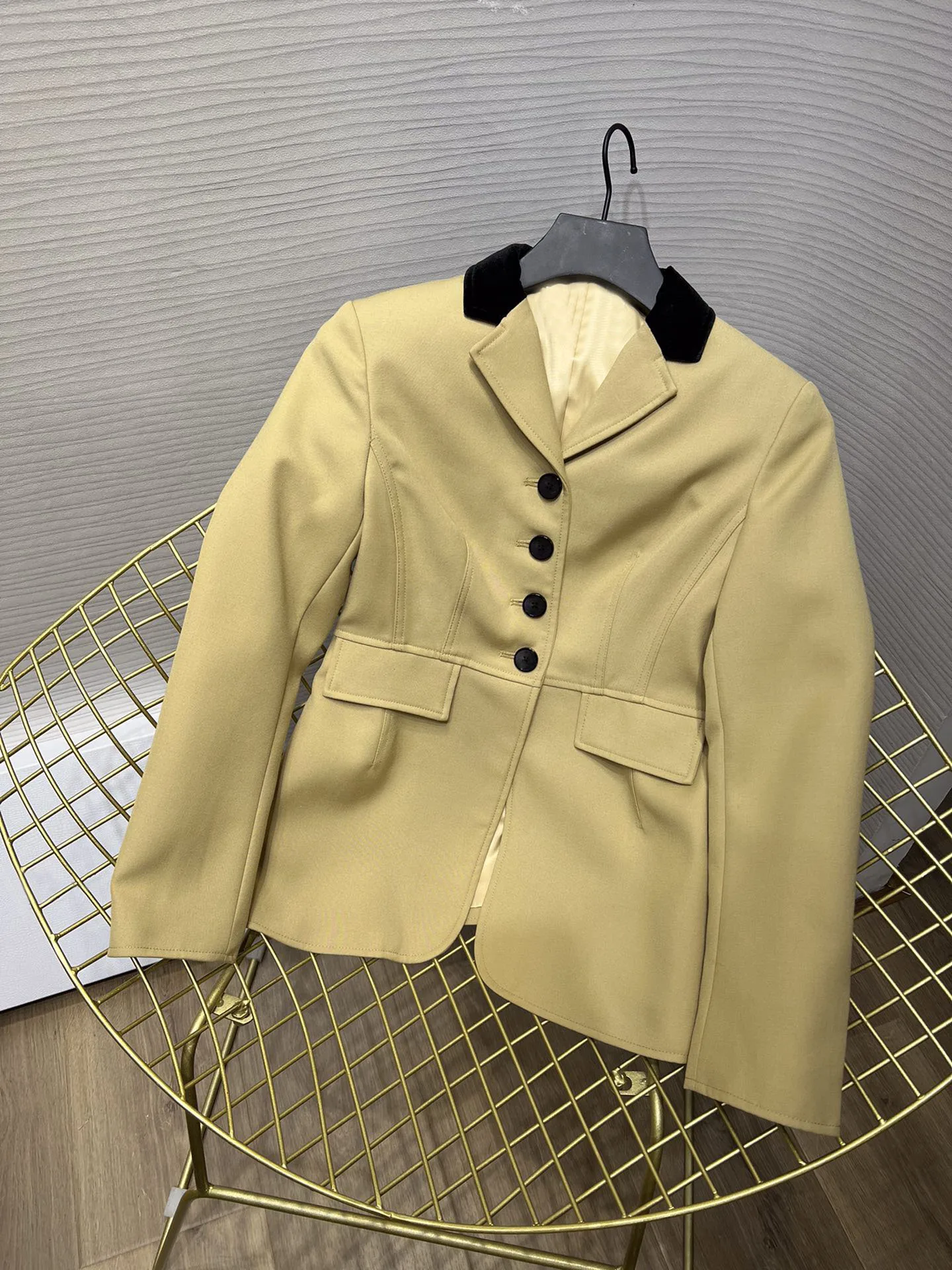 Suit jacket pocket decoration lapel single breasted design everything fashion 2023 fall new hot
Suit jacket pocket decoration lapel single breasted design everything fashion 2023 fall new hot