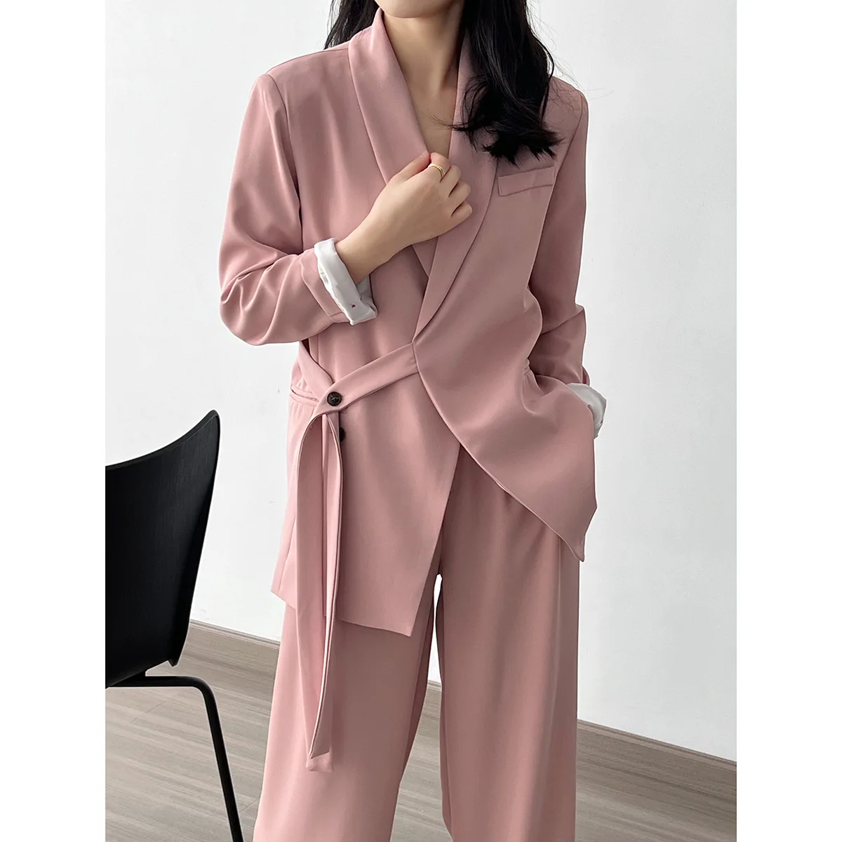 Women Spring Blazer Suits Turn Down Collar Side Lace-Up Design Two Pieces Suits Casaco Feminino Chic Tops For Women Clothes
Women Spring Blazer Suits Turn Down Collar Side Lace-Up Design Two Pieces Suits Casaco Feminino Chic Tops For Women Clothes