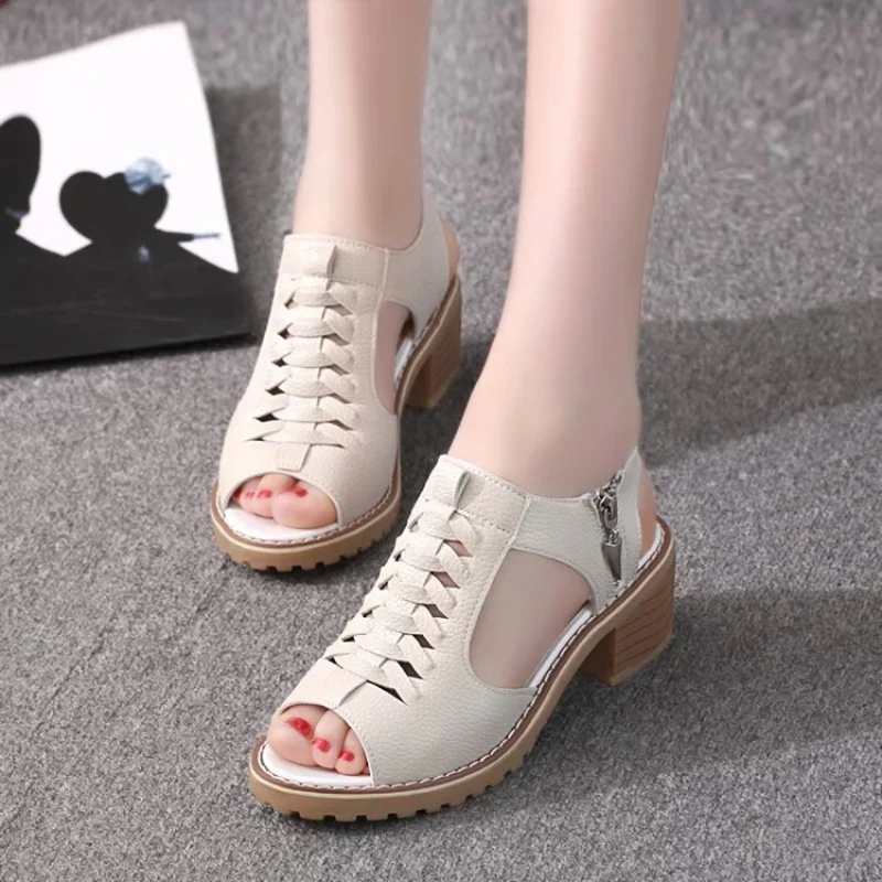 2022 Summer New Elegant Medium Heel Women's Shoes Fashion Platform Gladiator Sandals Casual Peep Toe Non-slip Hollow Out Sandals
2022 Summer New Elegant Medium Heel Women's Shoes Fashion Platform Gladiator Sandals Casual Peep Toe Non-slip Hollow Out Sandals