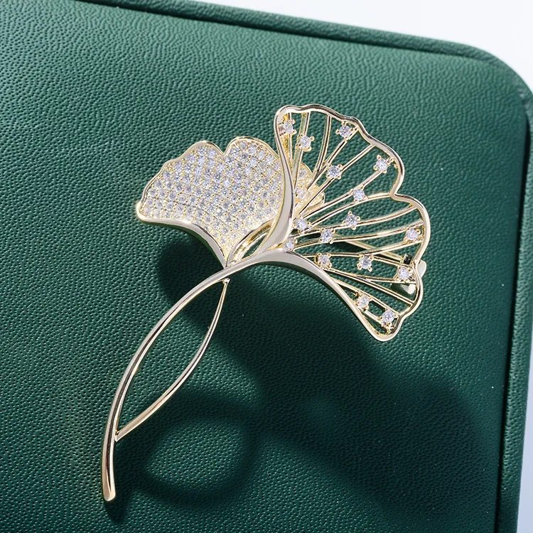 2023 New Leaf Brooch Temperament Pearl All-match Pin Suit Cheongsam High-end Accessories Holiday Gift
2023 New Leaf Brooch Temperament Pearl All-match Pin Suit Cheongsam High-end Accessories Holiday Gift