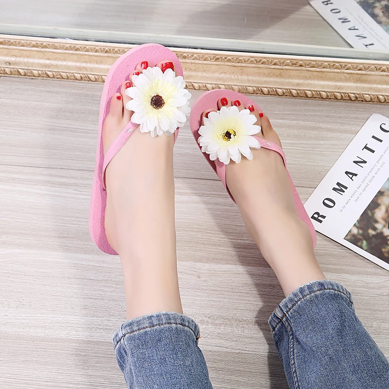 2022 new summer and autumn flat bottom women's comfortable home leisure girls slippers good-shoes
2022 new summer and autumn flat bottom women's comfortable home leisure girls slippers good-shoes