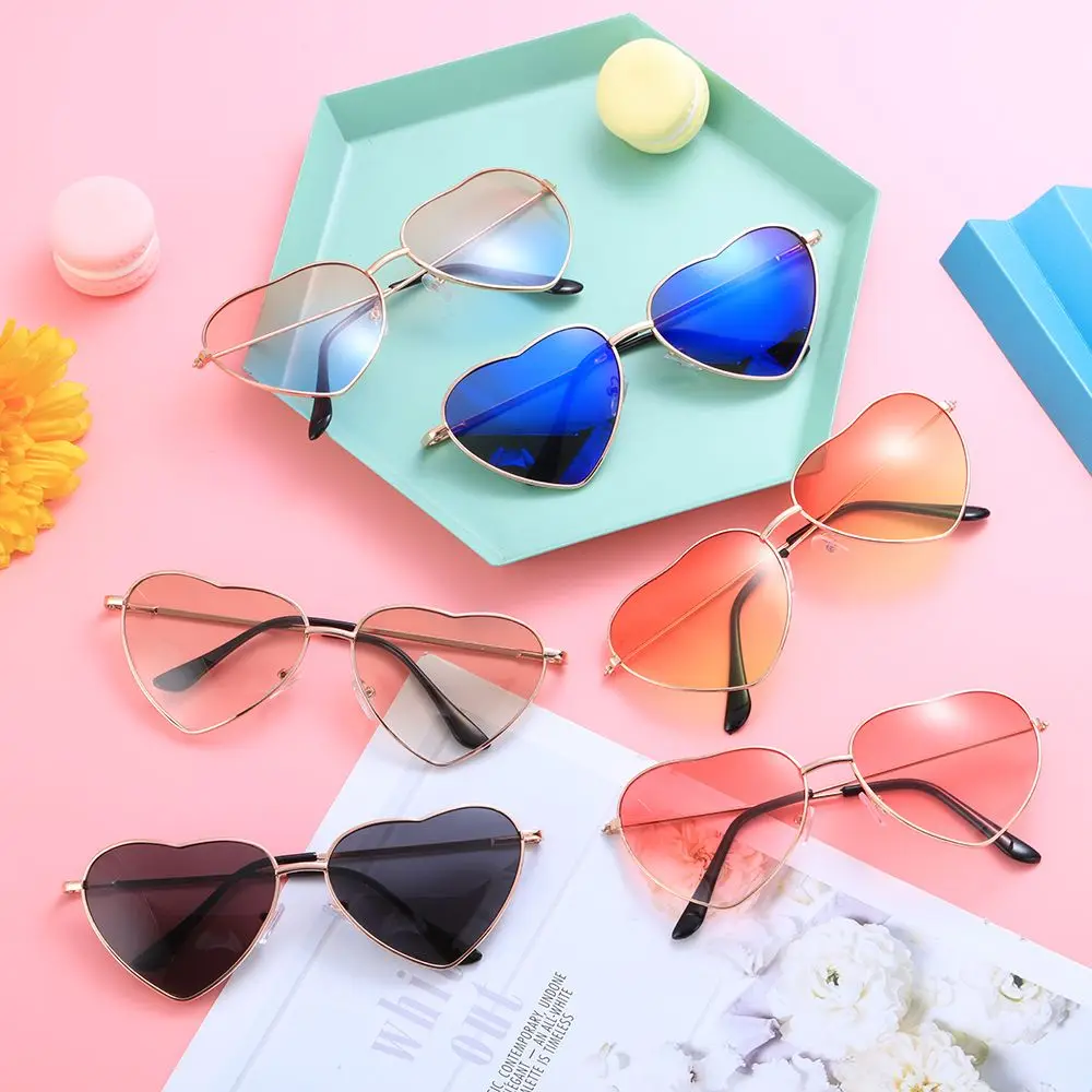 Fancy Dress Vintage Ocean Lenses Outdoor Goggles Gradient Heart Shaped Sunglasses Metal Frame Sun Glasses
Fancy Dress Vintage Ocean Lenses Outdoor Goggles Gradient Heart Shaped Sunglasses Metal Frame Sun Glasses