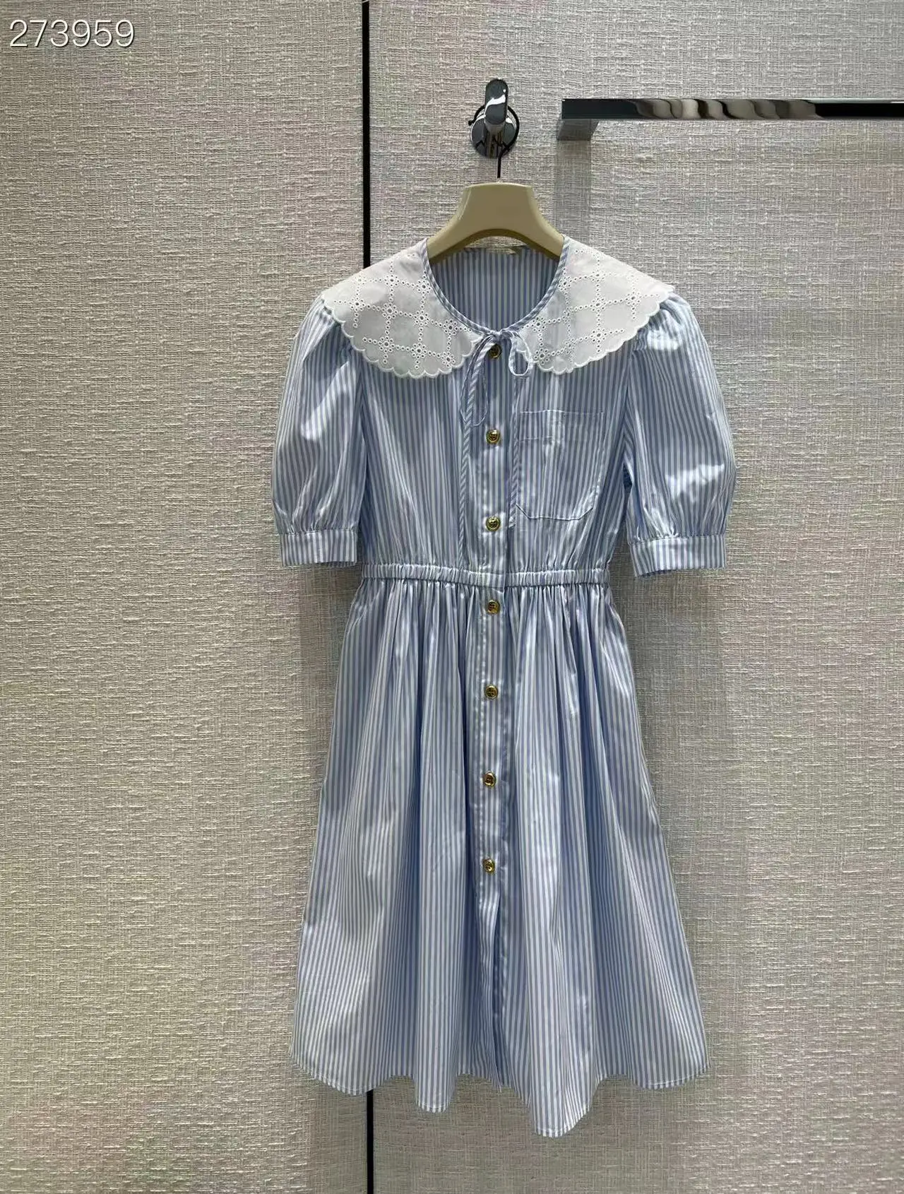Fyion 2022 Summer Women Runway Designer Vintage Striped Print Dress Short Sleeve Waist Elastic Silk High Quality Hot Dresses
Fyion 2022 Summer Women Runway Designer Vintage Striped Print Dress Short Sleeve Waist Elastic Silk High Quality Hot Dresses