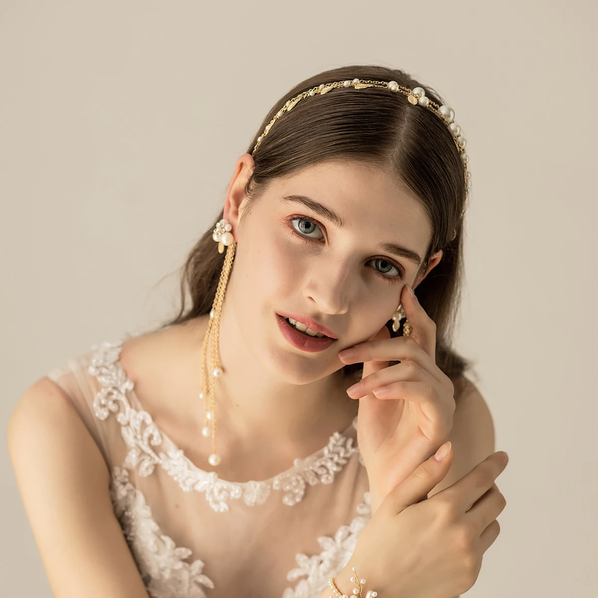 O533 Exquisite Wedding Bridal Headband Alloy Tassels Leaves Pearls Brides Bridesmaid Women Pageant Prom Hairwear
O533 Exquisite Wedding Bridal Headband Alloy Tassels Leaves Pearls Brides Bridesmaid Women Pageant Prom Hairwear