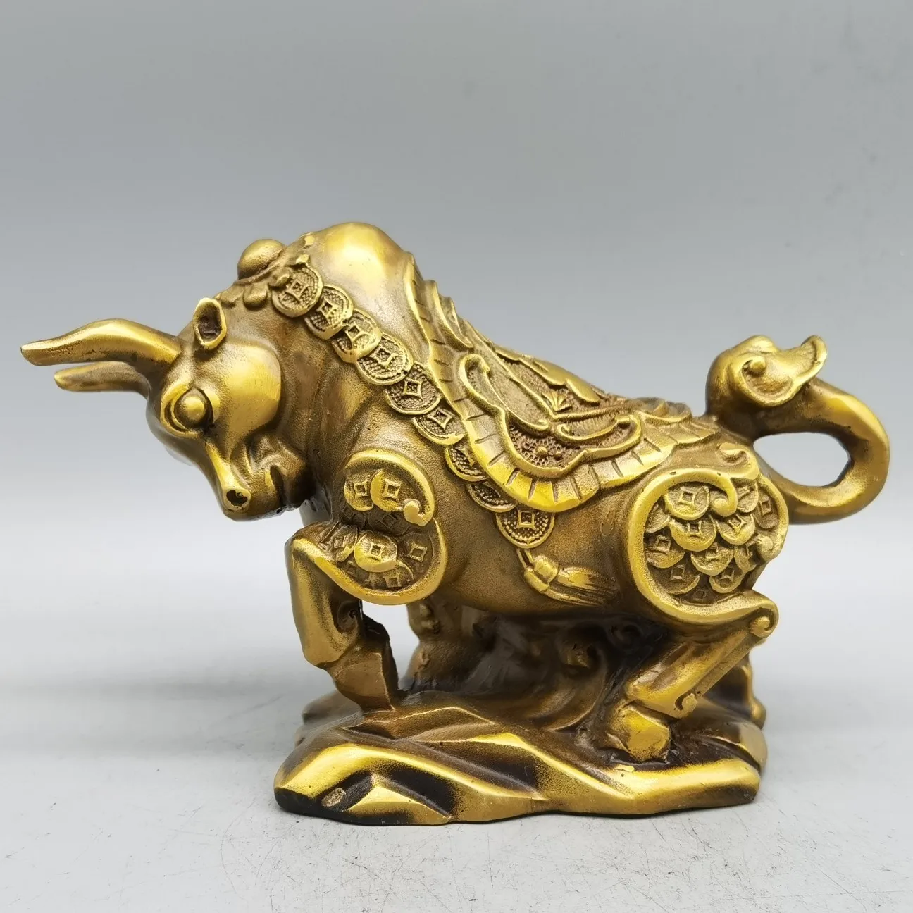 

Bull Decorative Statue Golden Cow Animal Sculpture Brass Tabletop Decoration Accessories Gift Ideas Home Decor Crafts