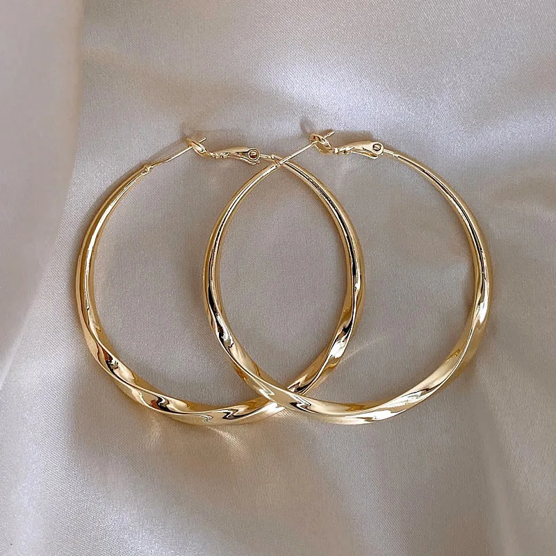 

Fashion Female Big Hoop Stud Earrings for Women Jewelry Metal Twist Drop Piercing Statement Wedding Party Ear Decoration Gifts