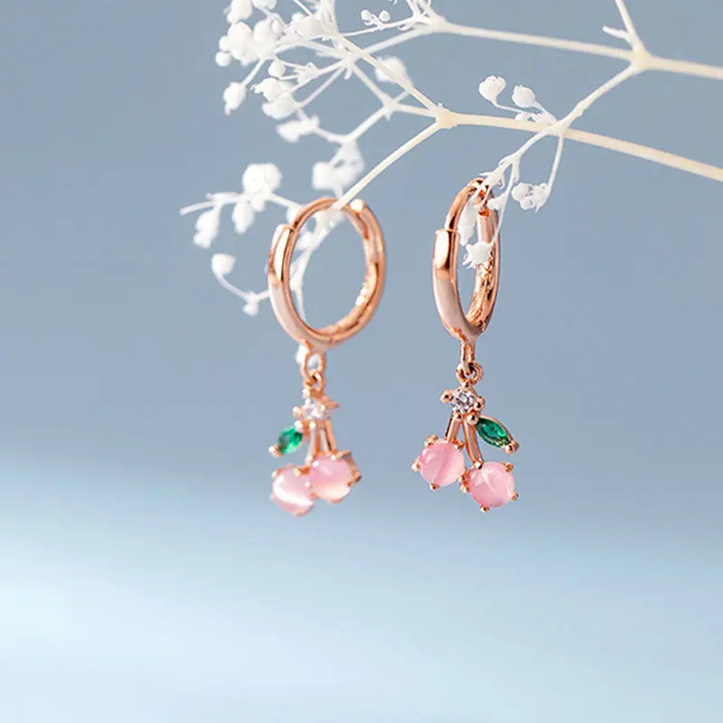 s925 Sterling Silver Needle Pink Cherry Sweet Earrings Exquisite Fashion Trend Ladies Ear Buckles Party Accessories
s925 Sterling Silver Needle Pink Cherry Sweet Earrings Exquisite Fashion Trend Ladies Ear Buckles Party Accessories