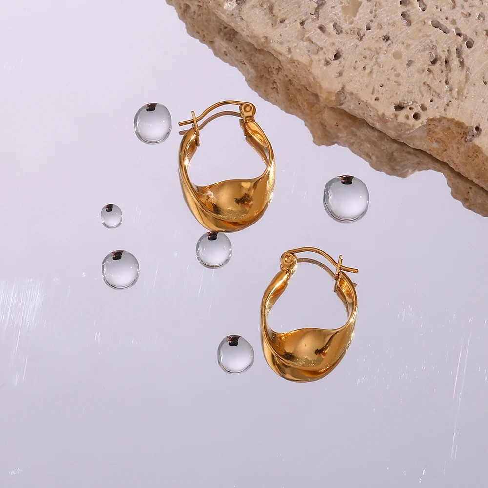 2021 Tarnish Free Titanium Steel Delicate Small Wave Hoop Earrings For Women Ladies Mini Twisted 18K Gold Plated Earring
2021 Tarnish Free Titanium Steel Delicate Small Wave Hoop Earrings For Women Ladies Mini Twisted 18K Gold Plated Earring