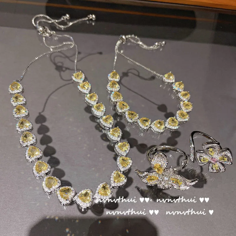 Bright Egg Yolk Gem Flower Ring Gold Plating Eight Hearts and Eight Arrows Cross Bank Flower Zircon Ring Meat Hand Can Be Worn
Bright Egg Yolk Gem Flower Ring Gold Plating Eight Hearts and Eight Arrows Cross Bank Flower Zircon Ring Meat Hand Can Be Worn