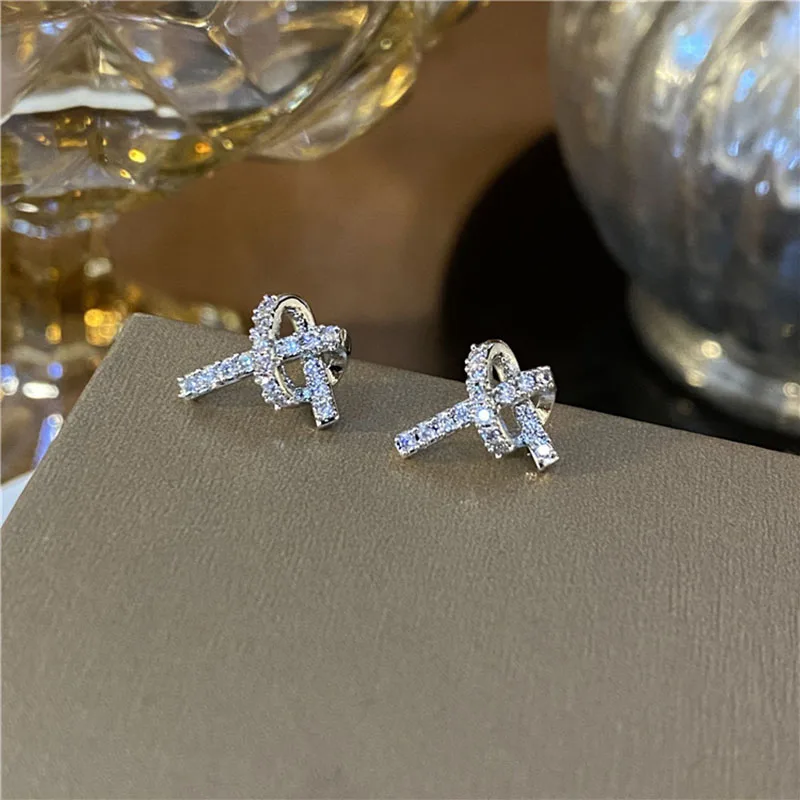 LAYUN Fashion Simple Heart Shaped Women's Stud Earrings Trend Zircon Shiny Exquisite Women's Fashion Gift Jewelry 2022
LAYUN Fashion Simple Heart Shaped Women's Stud Earrings Trend Zircon Shiny Exquisite Women's Fashion Gift Jewelry 2022