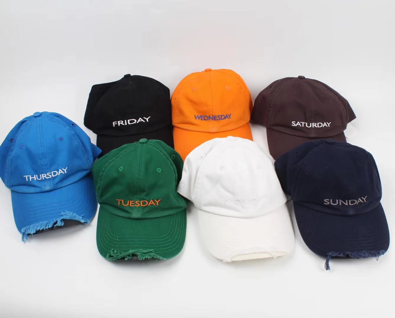 2019 Vetements Week Day Embroidery Women Men Ripped Caps Basball Caps Hiphop Streetwear Vetements Caps Hat 7 Colors
2019 Vetements Week Day Embroidery Women Men Ripped Caps Basball Caps Hiphop Streetwear Vetements Caps Hat 7 Colors