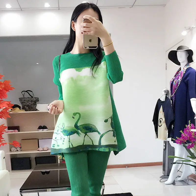 Pleated fashion striped print T-shirt female 2022 autumn and winter new temperament loose commuter aging T shirt female clothing
Pleated fashion striped print T-shirt female 2022 autumn and winter new temperament loose commuter aging T shirt female clothing