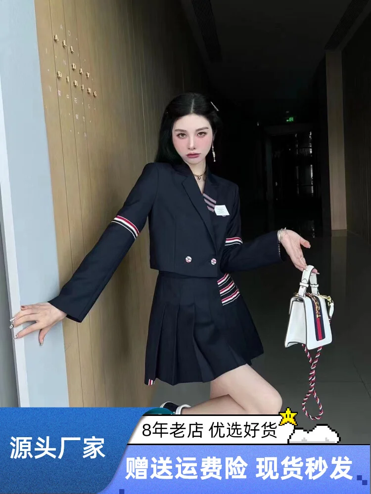 TB Tricolor Ribbon Fashion Female College Style Patchwork Fashion Long Sleeve Suit Coat+high Waist Pleated Skirt Skirt
TB Tricolor Ribbon Fashion Female College Style Patchwork Fashion Long Sleeve Suit Coat+high Waist Pleated Skirt Skirt
