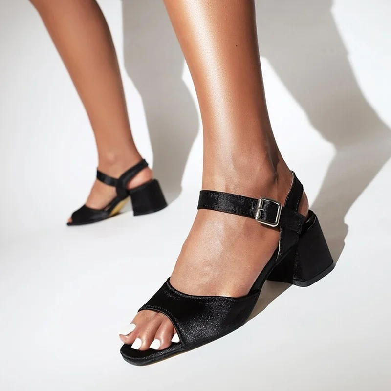 2022 New Black square heel Sandals for wmoen shoes platform block heel Ankle Strap kitten heel Open Toe sandals leather
2022 New Black square heel Sandals for wmoen shoes platform block heel Ankle Strap kitten heel Open Toe sandals leather