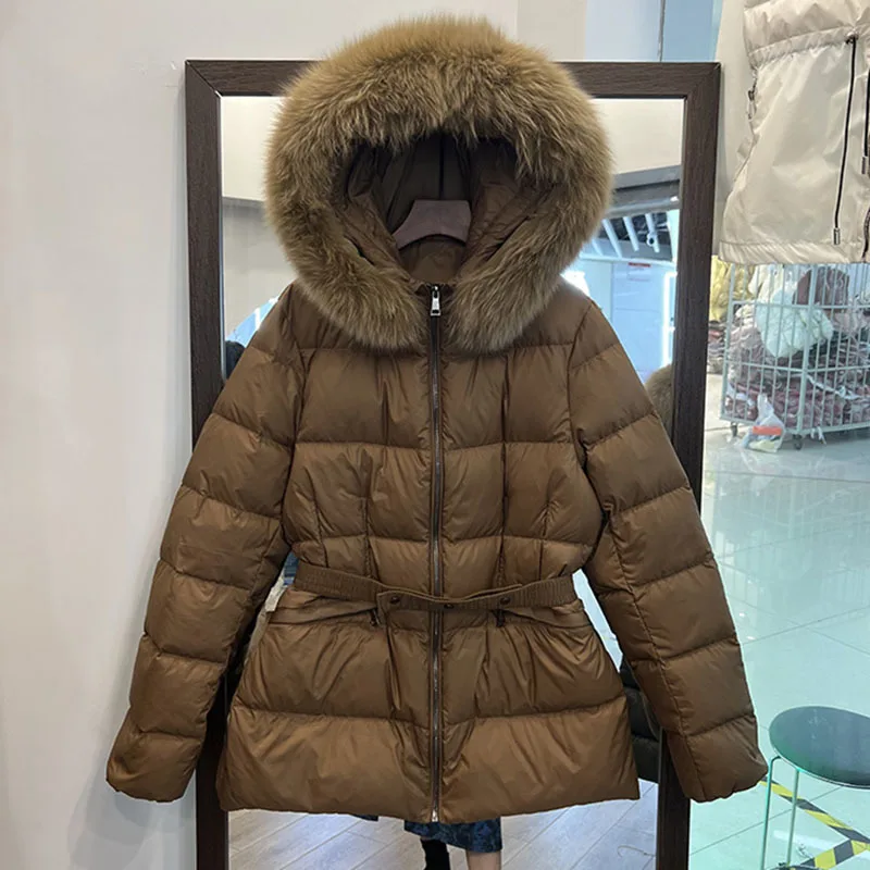 2022 New Women's Down Jacket Fashion Big Real Fox Fur Collar Hooded Short Belted White Duck Down Jacket for Women
2022 New Women's Down Jacket Fashion Big Real Fox Fur Collar Hooded Short Belted White Duck Down Jacket for Women
